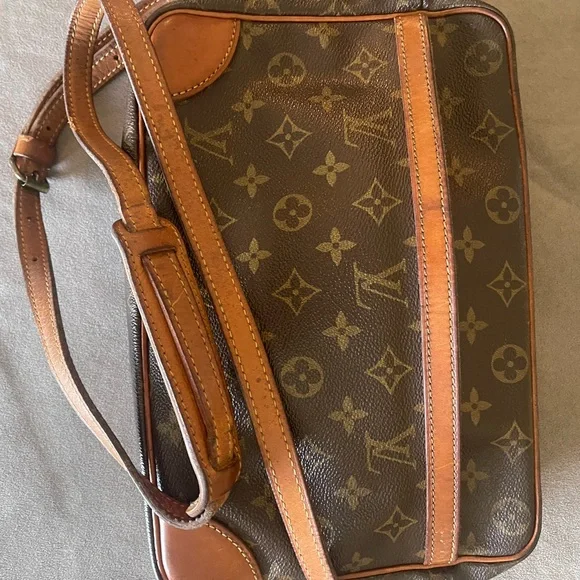 GUC Louis Vuitton Trocadero 30- As IS - Picture 3 of 6